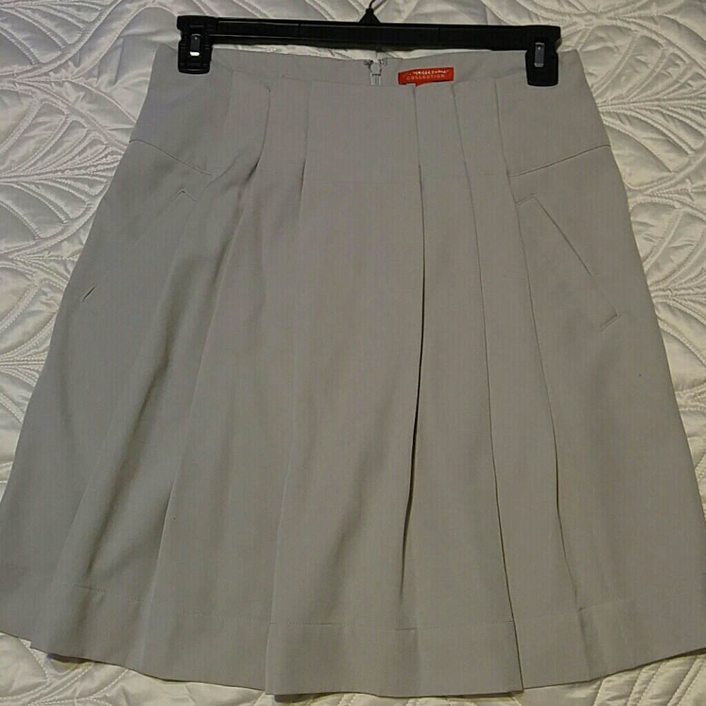 A lovely knee-length pleated skirt.